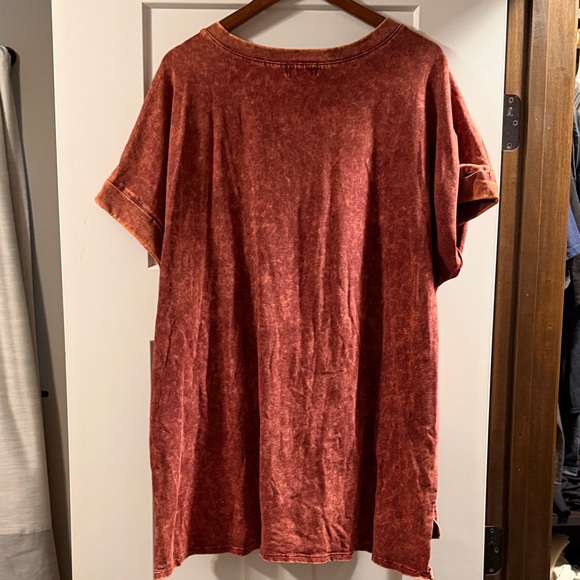 Zenana Outfitters Rust V-Neck Short Sleeve Top - Picture 3 of 4